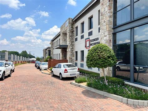 22 Commercial Properties To Let in Fourways, Sandton, Gauteng.